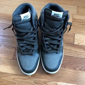 Women’s size 9 Nike wedge sneaker